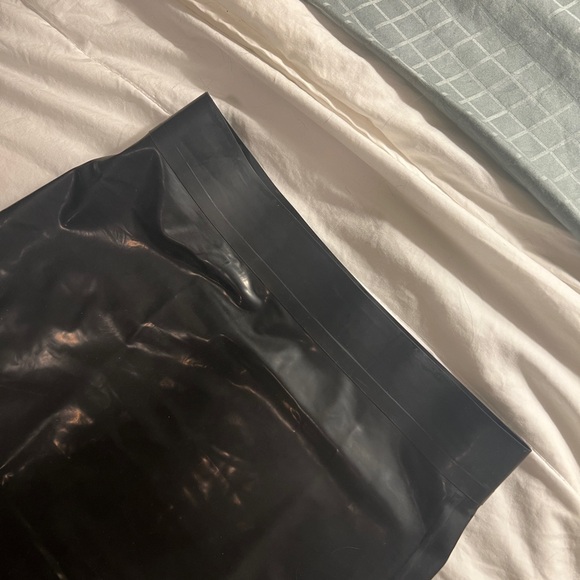 Honey Birdette latex skirt - Picture 5 of 7